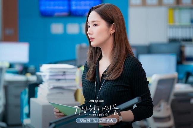 Những ngôi sao phải bao bọc, gánh còng lưng bạn diễn năm 2022-5