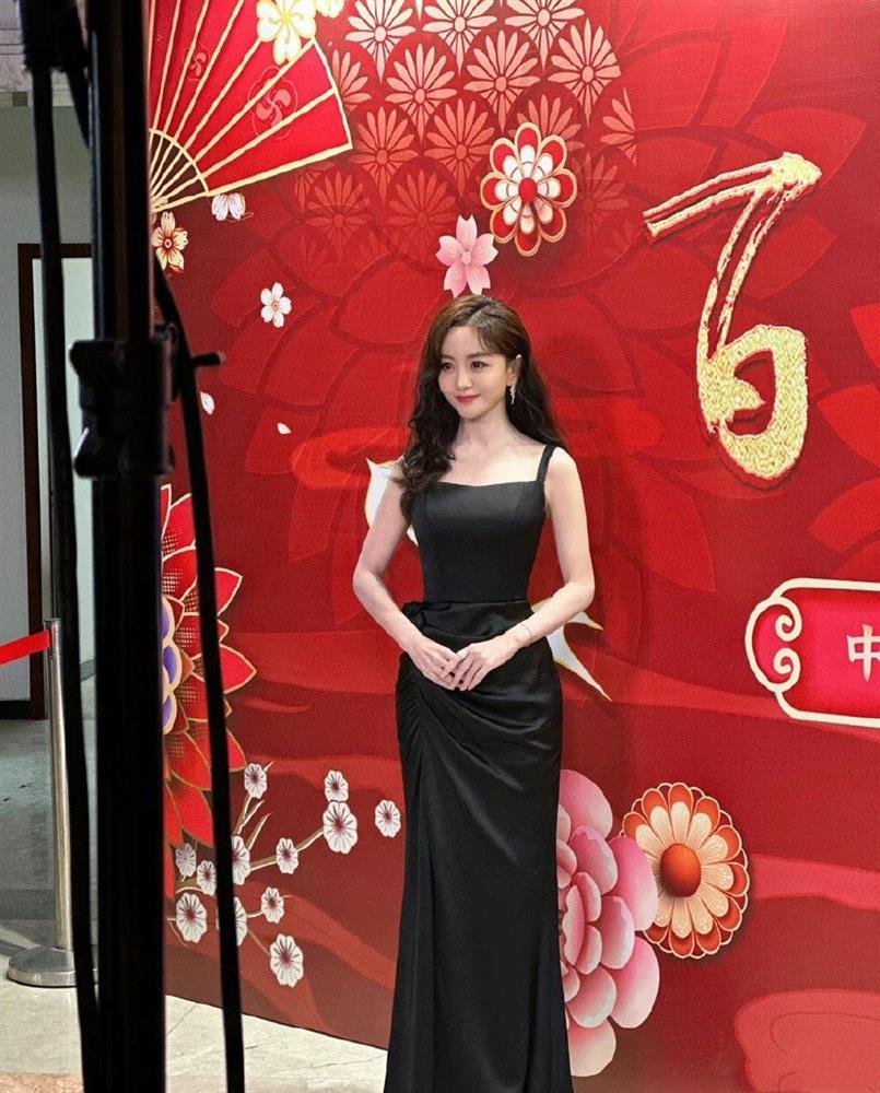 Dương Dung tuổi 41 đẹp chấp CAM thường, tưởng diễn viên 9X-4