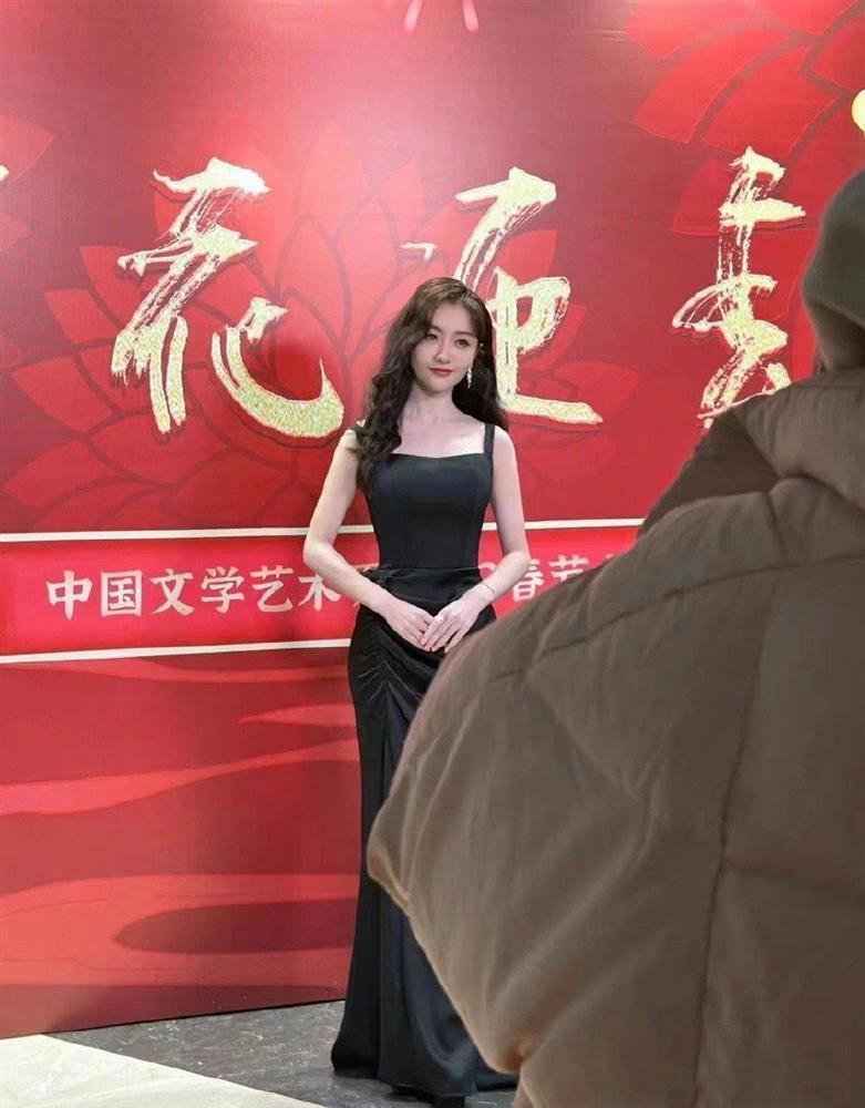 Dương Dung tuổi 41 đẹp chấp CAM thường, tưởng diễn viên 9X-5