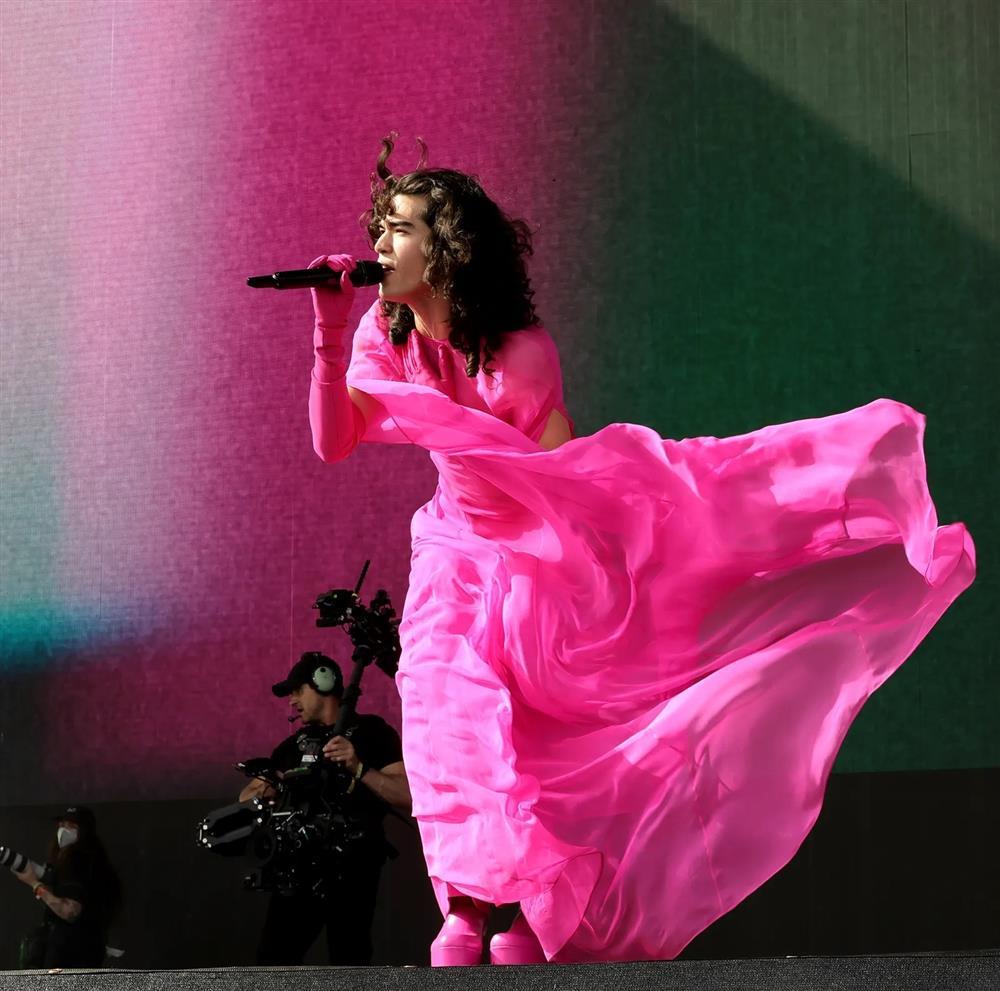 Sao nam mặc váy đẹp nhất năm 2022-2