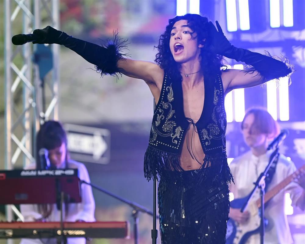 Sao nam mặc váy đẹp nhất năm 2022-6