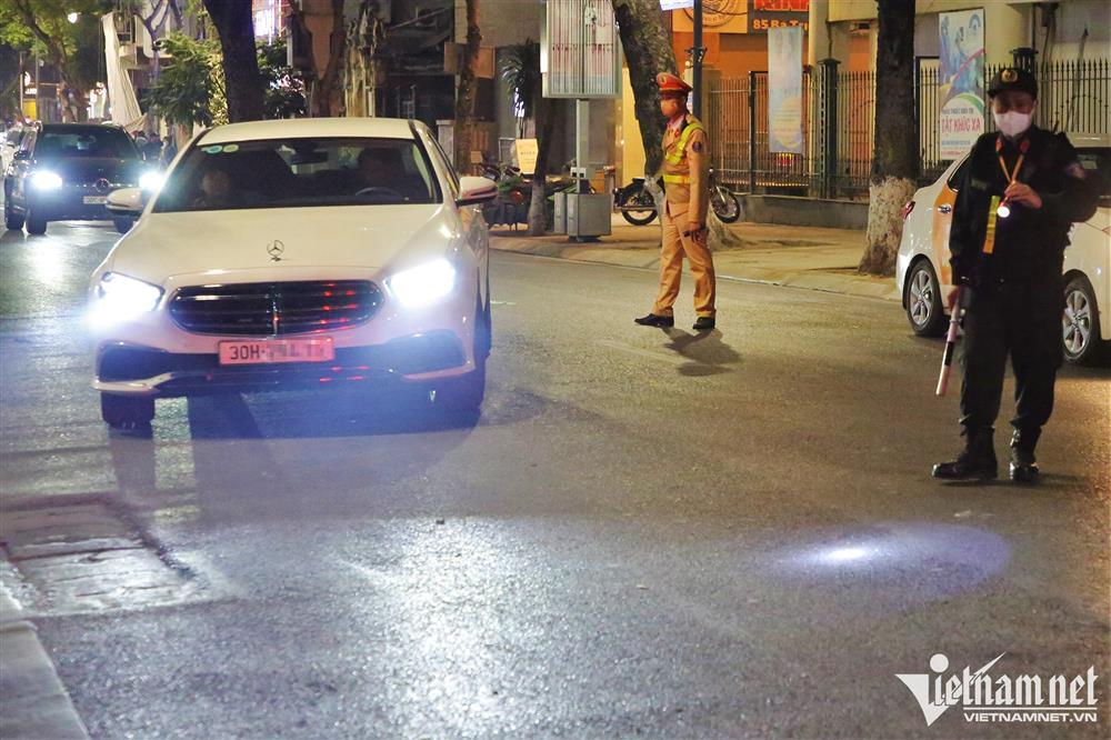 Tài xế say sưa bia rượu đi chơi đêm Noel, nhận phạt ‘kịch khung’-1