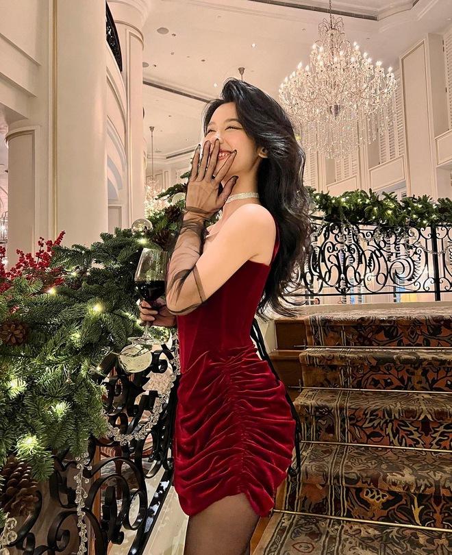 Hàn Hằng đẹp không tì vết, nhan sắc Xoài Non mãi đỉnh trong loạt ảnh Giáng Sinh-2