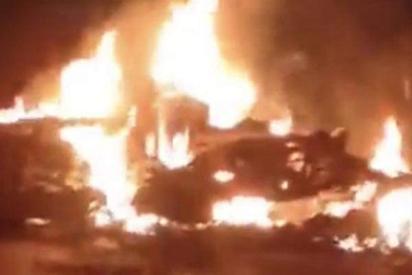 Xe cháy dữ dội, chú rể nguy kịch trước giờ hôn lễ-1