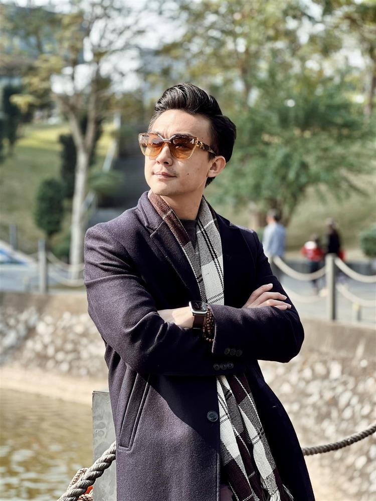 Vợ chồng Lê Âu Ngân Anh chụp ảnh cho nhau, hú hồn cái kết-1