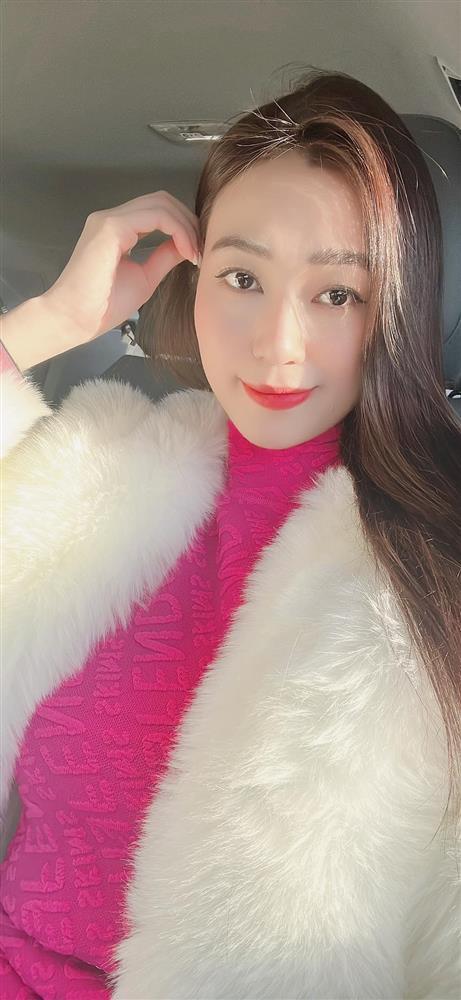 Tin showbiz Việt ngày 25/12: Mạnh Trường đưa con sơ sinh chơi Noel-11