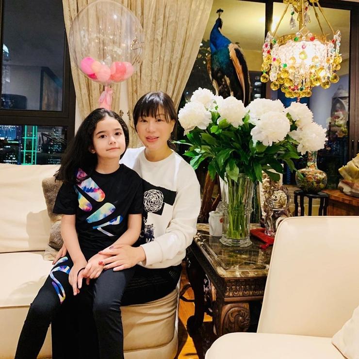 Triển Chiêu sinh ở Việt Nam U70 phong độ như mới 40 tuổi-12