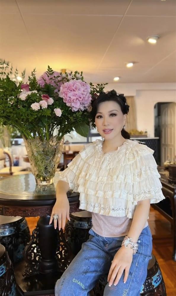 Triển Chiêu sinh ở Việt Nam U70 phong độ như mới 40 tuổi-8