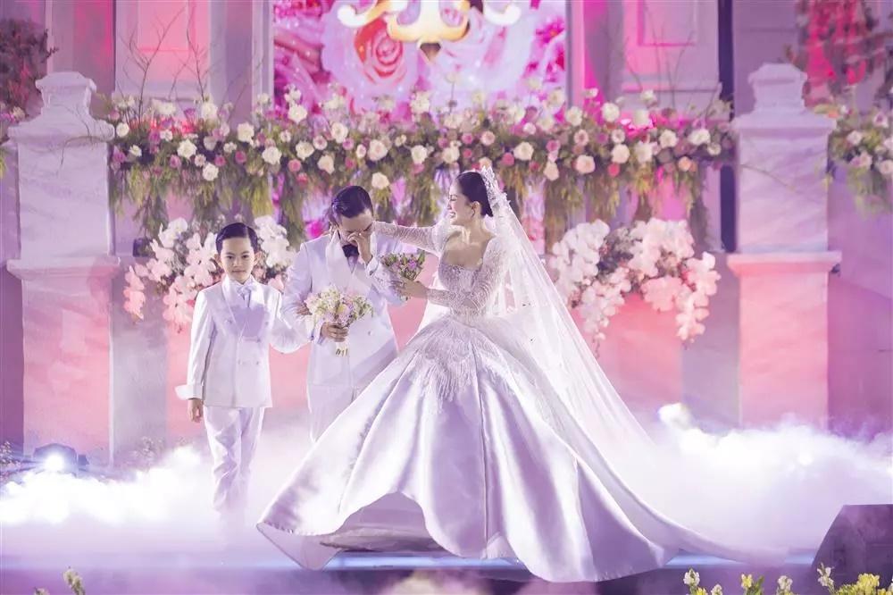 Khánh Thi bật khóc: Không có đám cưới chắc sẽ không buồn-11