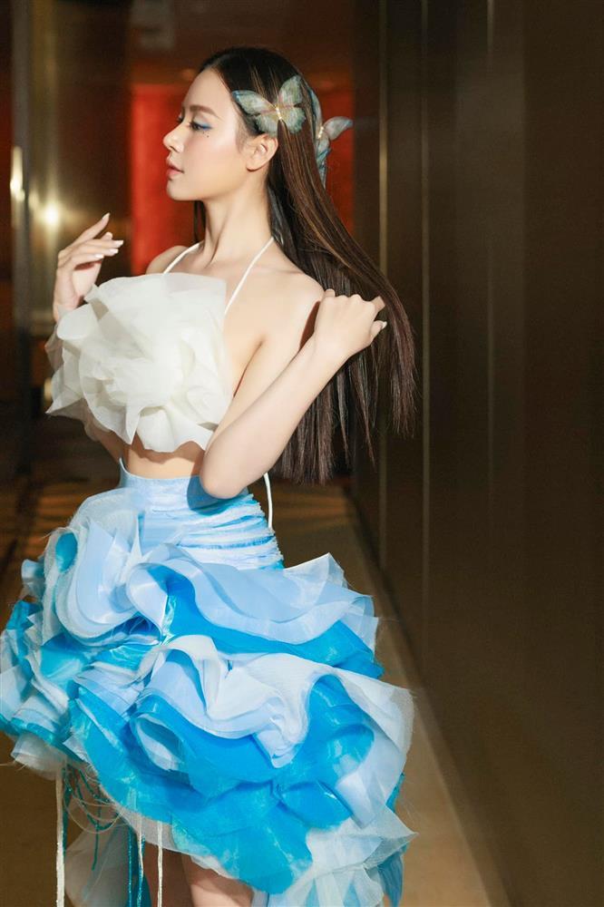 Midu khoe ảnh dự sự kiện, bộ đồ hở trước lẫn sau quá gợi cảm-1