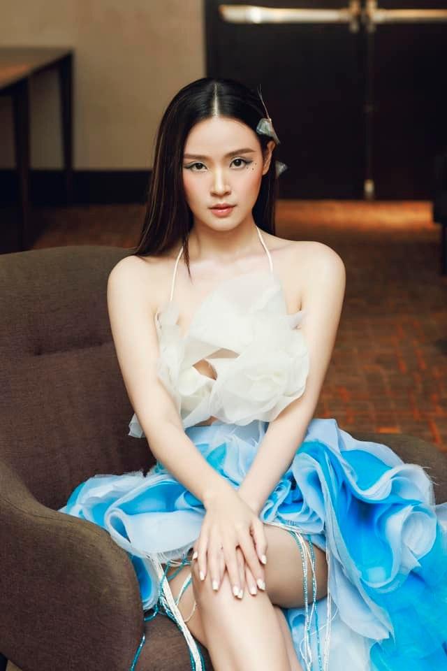 Midu khoe ảnh dự sự kiện, bộ đồ hở trước lẫn sau quá gợi cảm-2