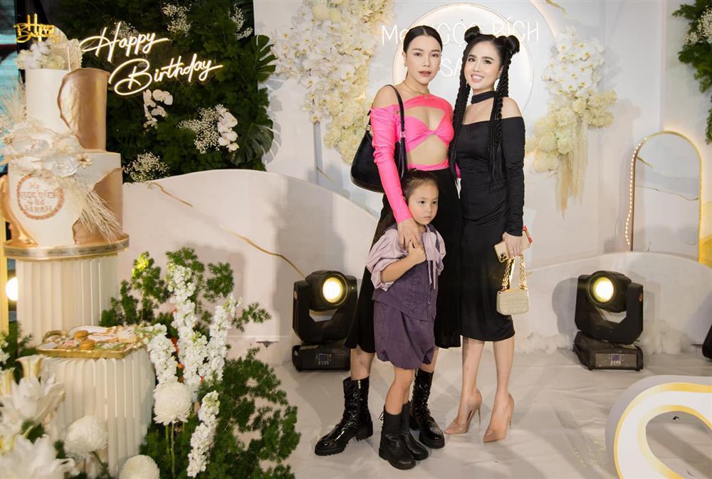 Á hậu Phương Anh váy trong suốt thấy hết - Vũ Ngọc Anh thảm họa-1