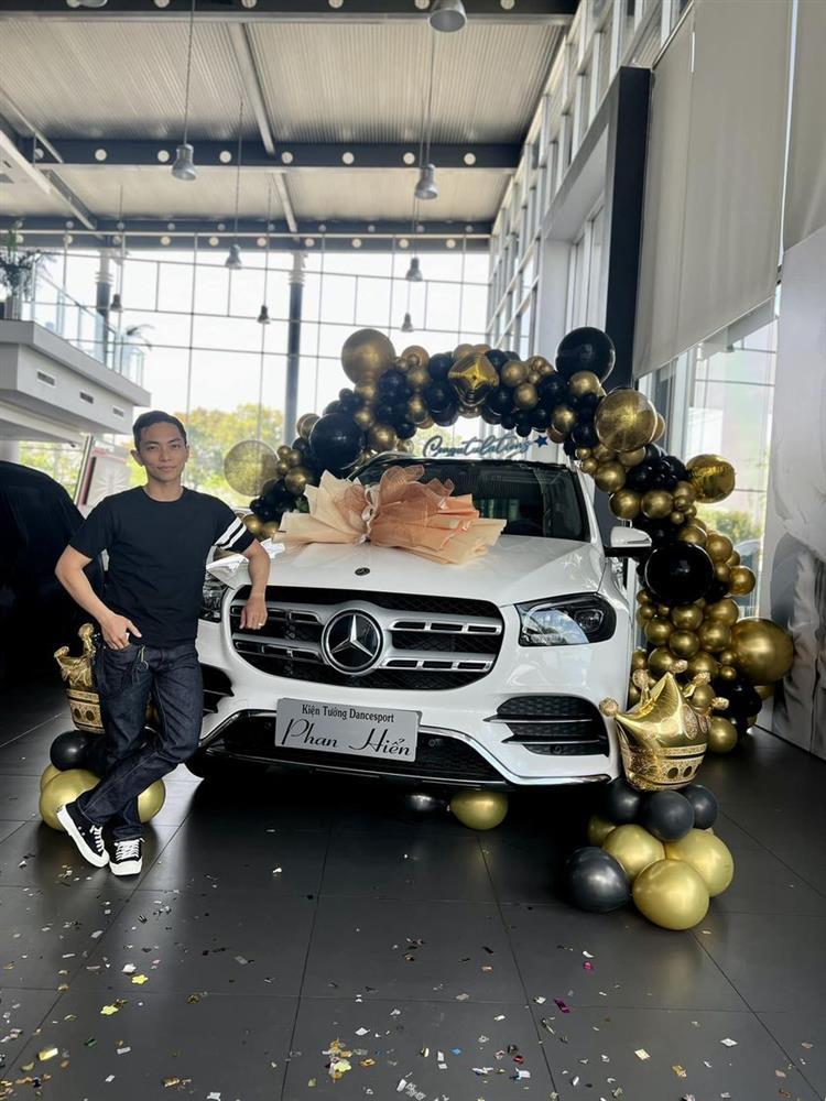 Phan Hiển khoe xế mới sau đám cưới, bóc giá bất ngờ-1