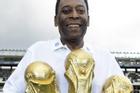 Những tranh cãi trong sự nghiệp của Vua bóng đá Pele