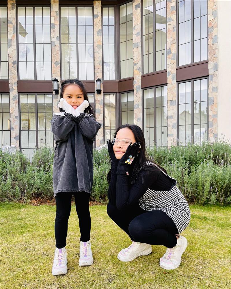 4 mẹ con Phạm Quỳnh Anh mỗi lần xuất hiện lại gây sốt visual-6