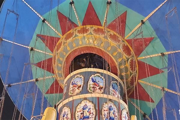 Đu quay ở Thủ Đức bất ngờ bị nghiêng, nhiều trẻ khóc thét vì hoảng sợ-2