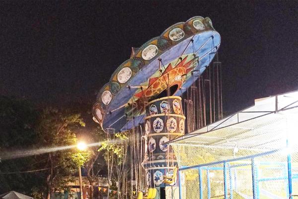 Đu quay ở Thủ Đức bất ngờ bị nghiêng, nhiều trẻ khóc thét vì hoảng sợ-1