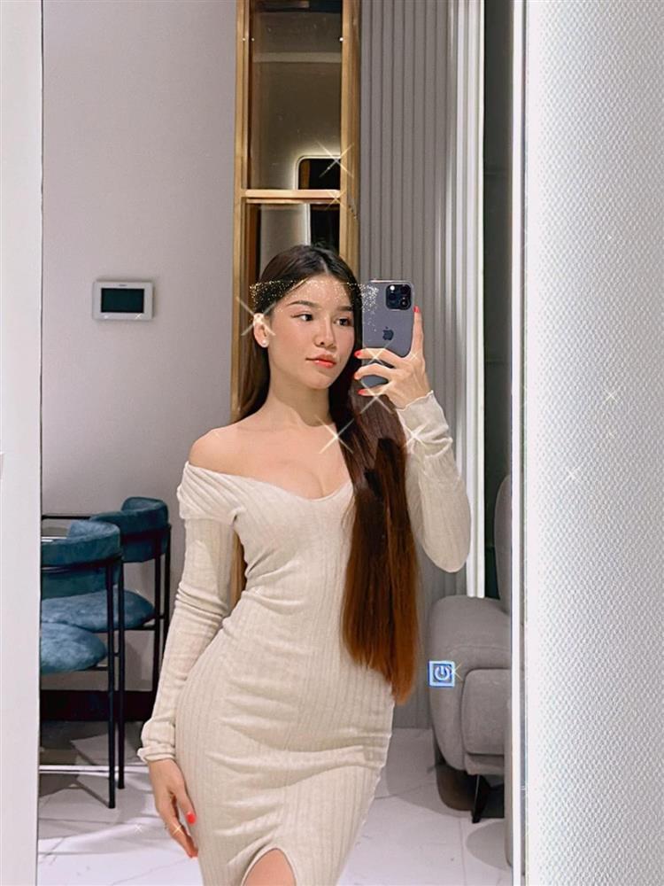 Bồ hơn tuổi mặc nóng bỏng, bị hỏi sốc về thủ môn Đặng Văn Lâm-1