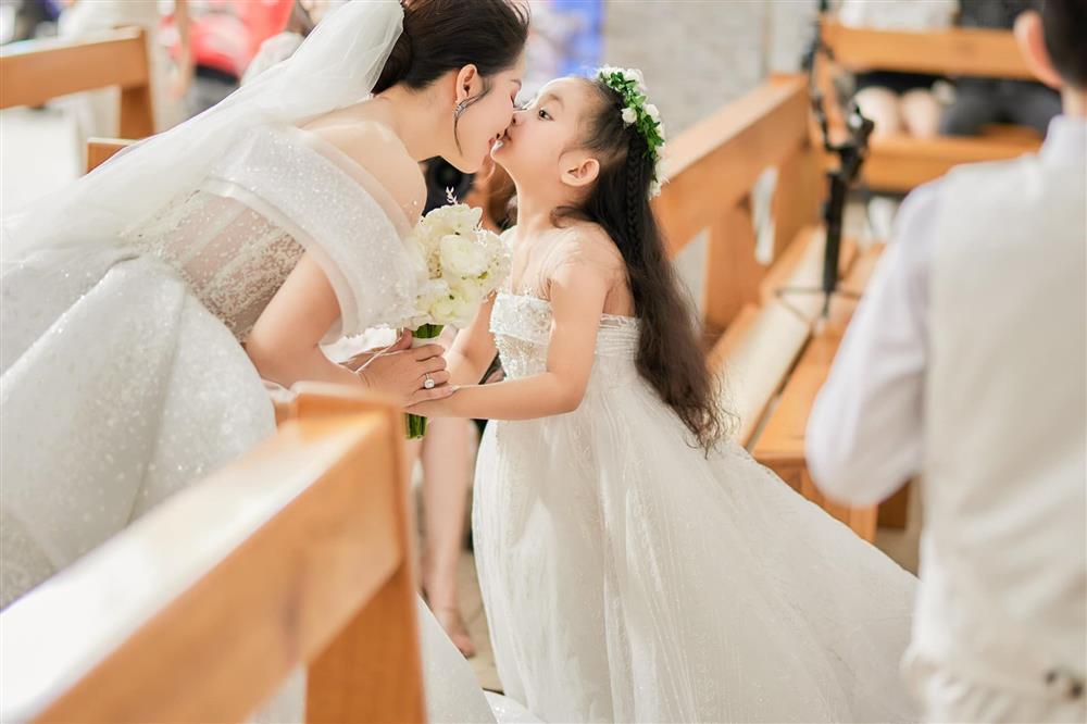 Vì sao con gái vắng mặt trong lễ cưới Khánh Thi - Phan Hiển?-6