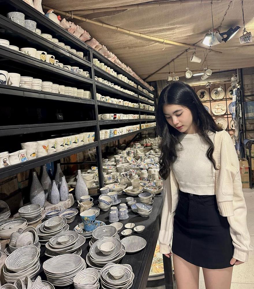 Con gái út Quyền Linh tự dìm hàng với hình ảnh lùn một mẩu-3