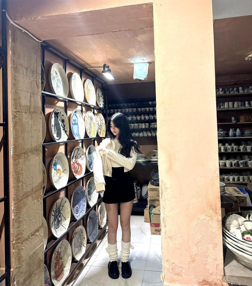 Con gái út Quyền Linh tự dìm hàng với hình ảnh lùn một mẩu-4