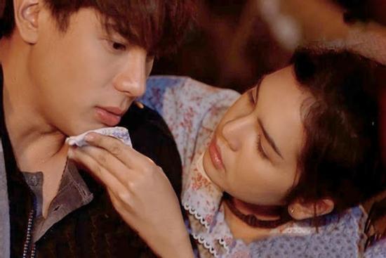 Đang 'yêu' vợ lỡ gọi tên người tình, hôm sau chồng lắp 5 cái răng giả