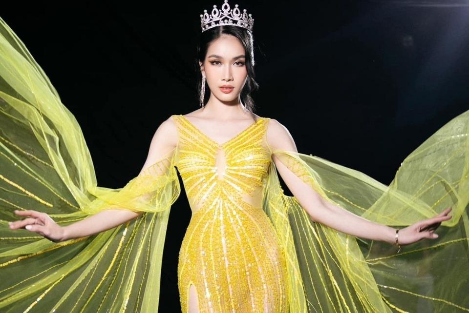 Thấy gì từ sự cố trang phục xuyên thấu của Phương Anh?-1