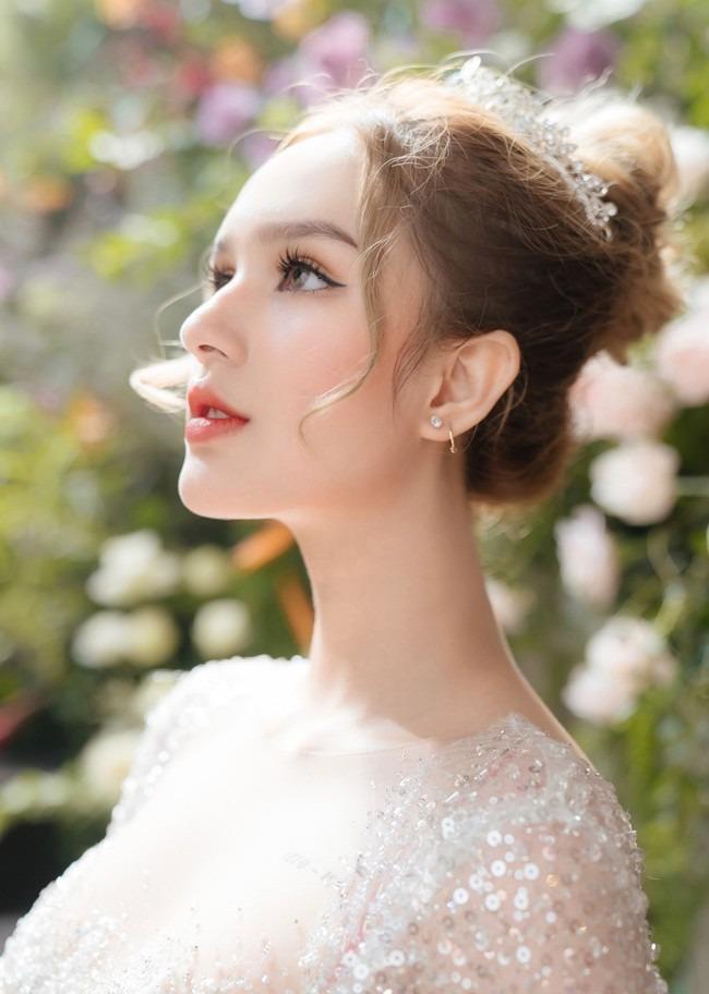 Dàn hot girl chốt đơn làm dâu nhà giàu khi tròn 18 tuổi-4