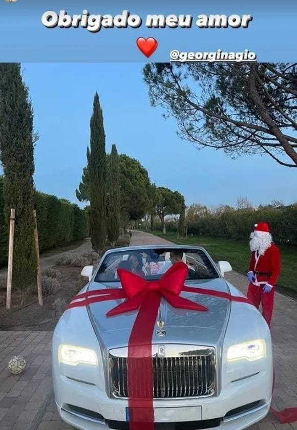 Ronaldo được bạn gái Lọ Lem tặng xe hơi hơn 7 tỷ đồng-1