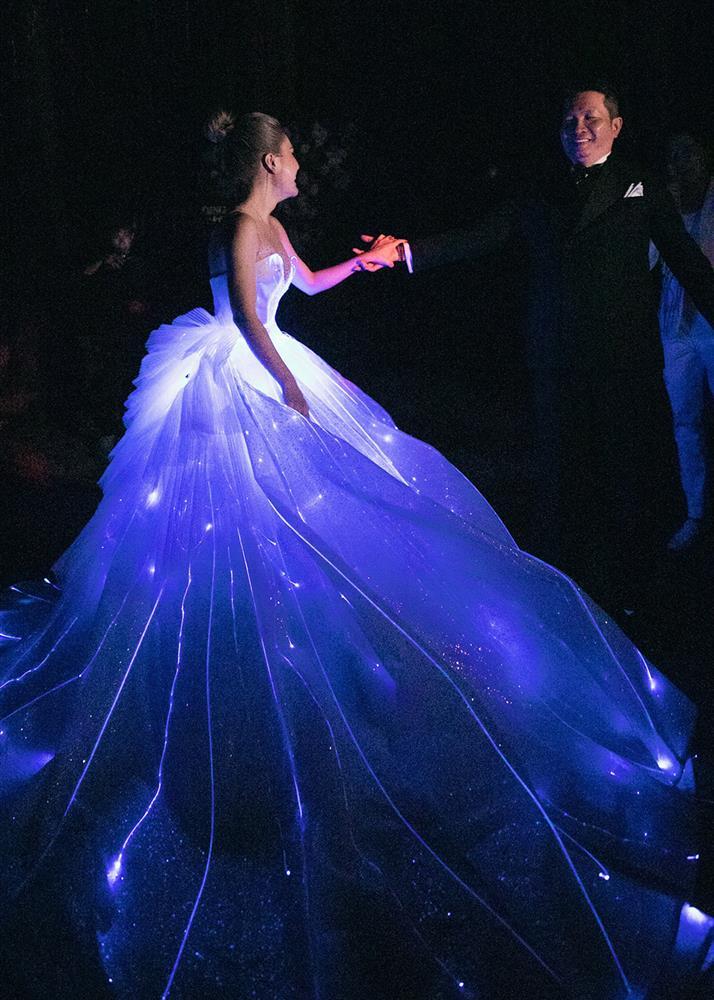 Hoa hậu Mai Phương ngọt ngào - Khánh Vân sexy quyền lực-5