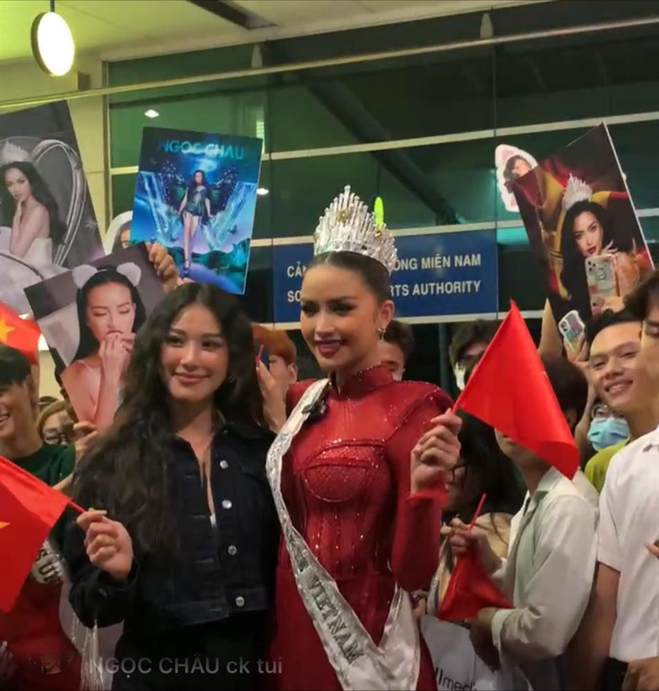 Ngọc Châu lên đường thi Miss Universe, mẹ mặc lại áo 6 năm-4