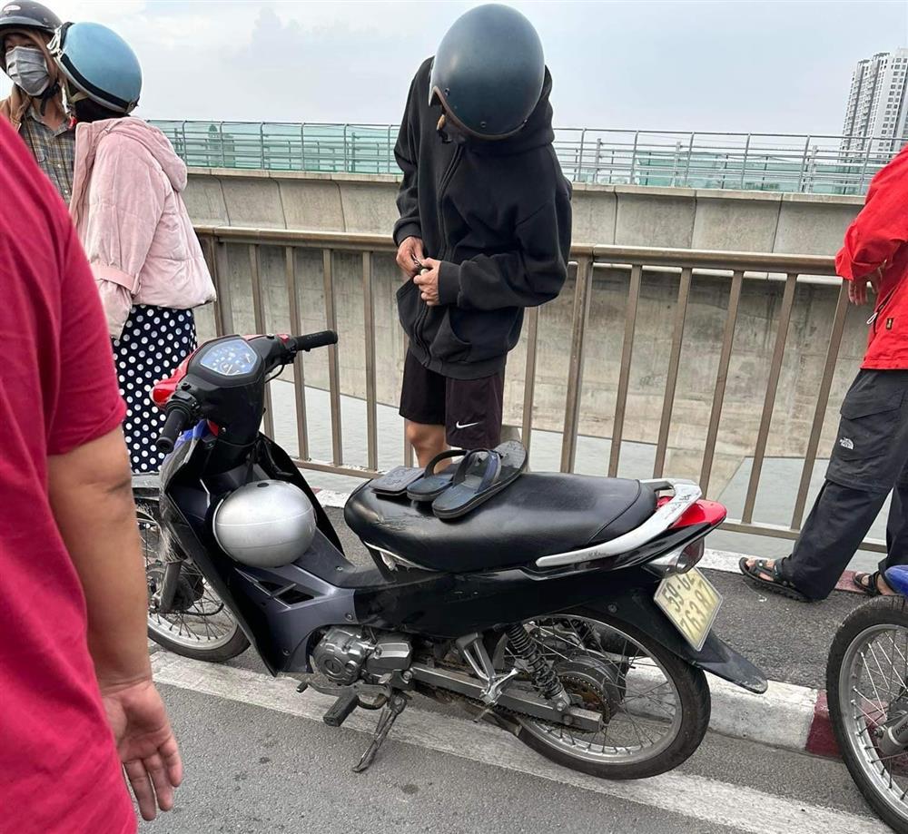 Hành động lạ của nam thanh niên nhảy cầu Sài Gòn tự sát-1