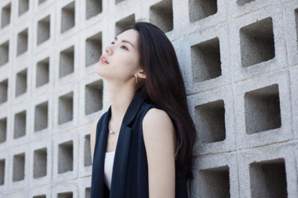 Kết hôn mang theo con riêng, nhìn bố chồng tôi ngẩn ngơ bật khóc-1