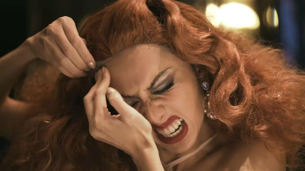 Hoa hậu Thùy Tiên gây sốt khi bán đồ ăn đêm, chạy xe ôm công nghệ-3