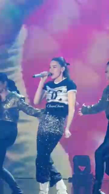 Hà Hồ diện cây đồ hiệu đi diễn vẫn bị chê như đồ ngủ?-1