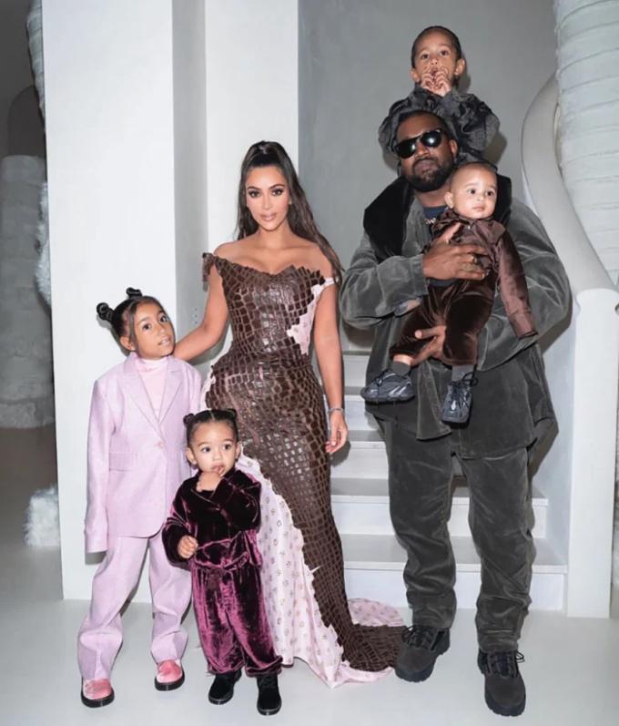 Kim Kardashian khóc kể khó khăn khi hợp tác nuôi con với Kanye West-2