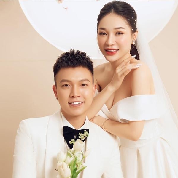 Đám cưới của nữ DJ và nam MC, đi ăn cưới mà tưởng lên bar-5