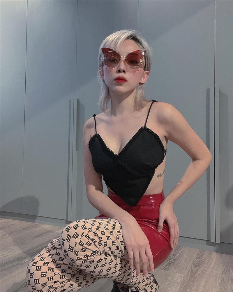 Xu hướng thời trang Y2K phủ sóng làng mốt 2022-5