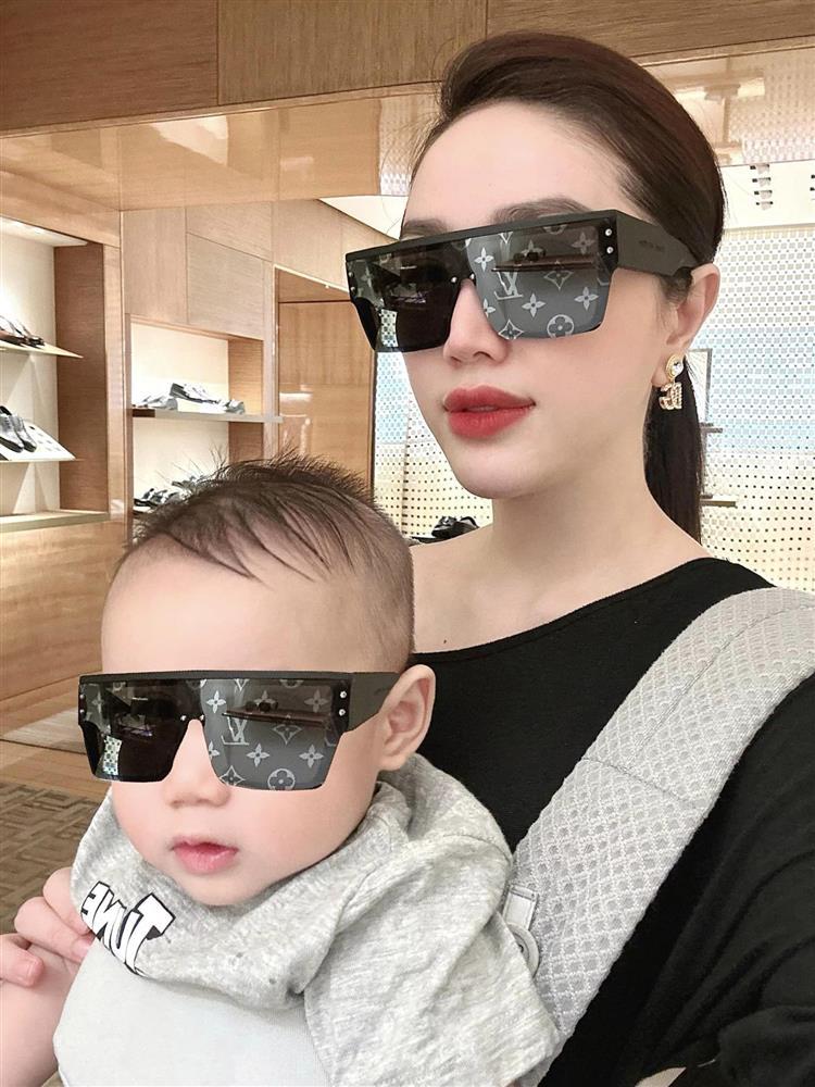 Tin showbiz Việt ngày 27/12: Luna Đào xinh ngang ngửa búp bê-5