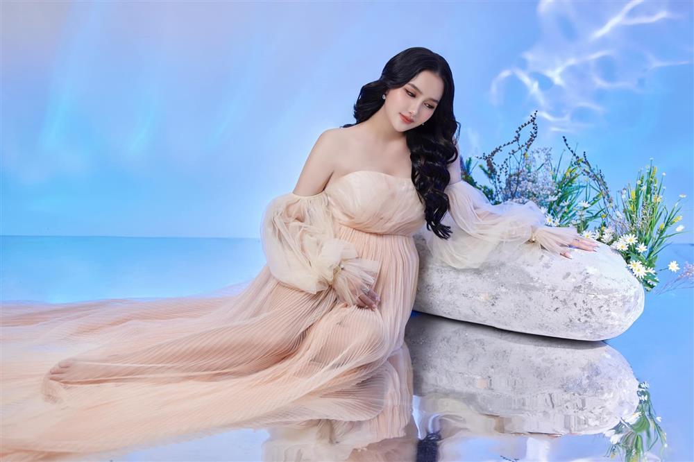 Tin showbiz Việt ngày 27/12: Luna Đào xinh ngang ngửa búp bê-7