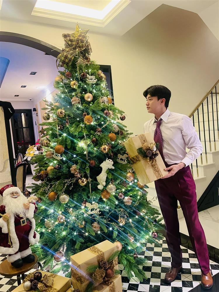 Tin showbiz Việt ngày 27/12: Luna Đào xinh ngang ngửa búp bê-11