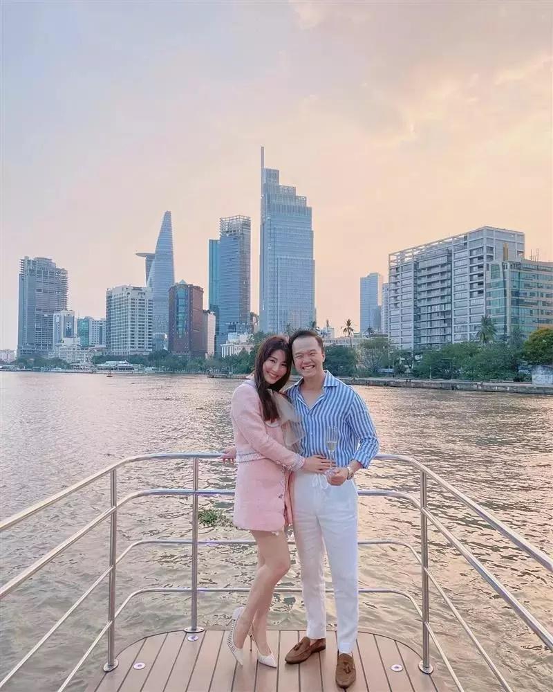 Hé lộ hậu trường cầu hôn độc lạ của Diễm My 9X-7