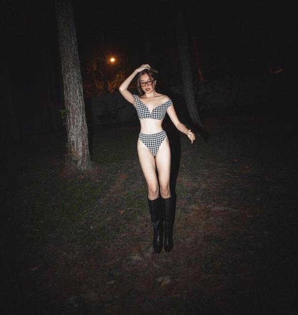 Ngọc Trinh mặc đồ tắm với boots lông giữa đêm rừng lạnh buốt-5