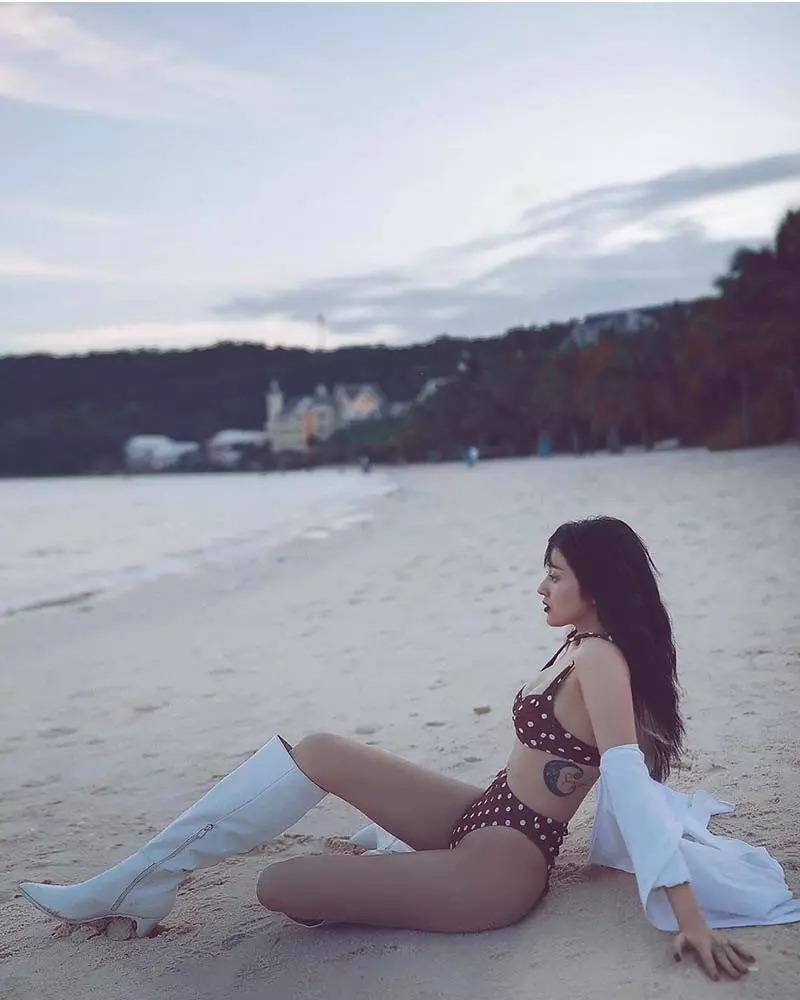 Á hậu Lệ Hằng mặc bikini cùng boots tạo dáng trong rừng Đà Lạt-12