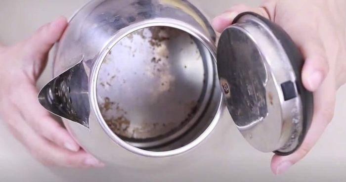 Cho thứ này vào ấm siêu tốc rồi đun sôi, cặn bẩn tự động bong sạch-1