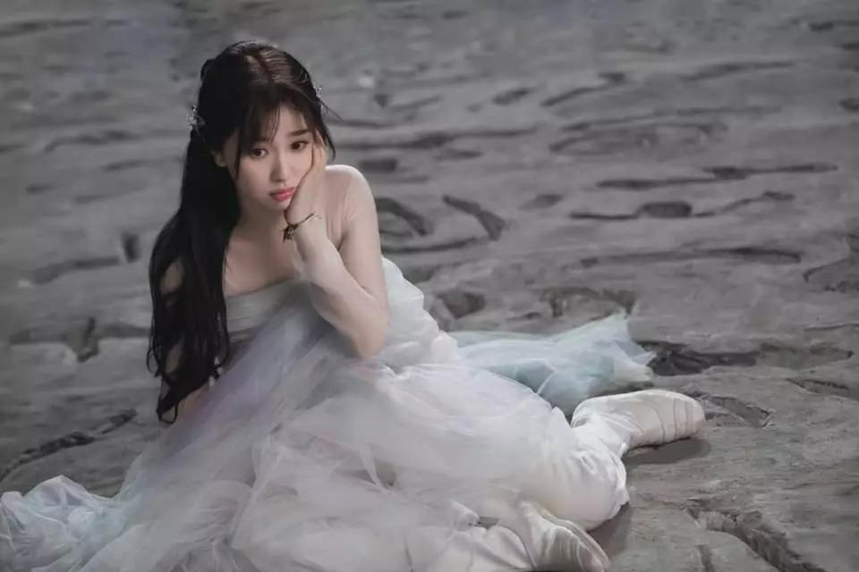 3 mỹ nhân diễn lố gây phẫn nộ: Châu Dã xinh nhưng bất tài-7