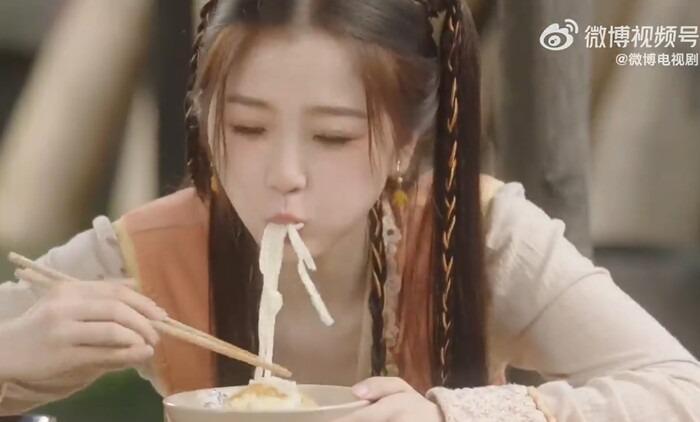 3 mỹ nhân diễn lố gây phẫn nộ: Châu Dã xinh nhưng bất tài-9