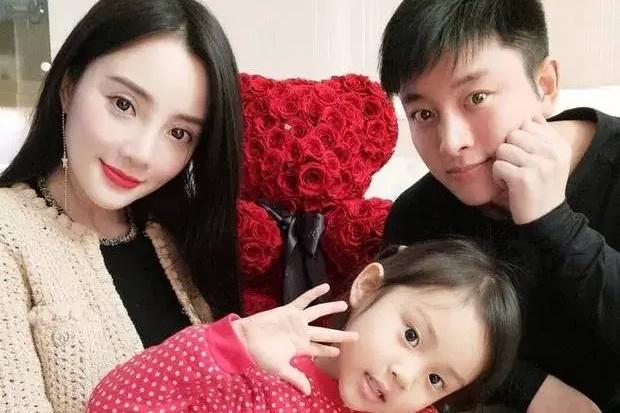 Nữ nghệ sĩ hiếm hoi bị phong sát nhưng vẫn kiếm bộn tiền-5