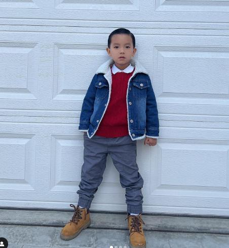 Phạm Hương cho quý tử mặc lại đồ cũ, phong cách hệt bố đại gia-2