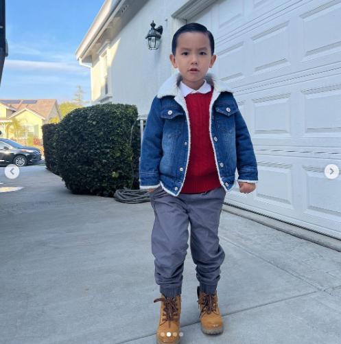 Phạm Hương cho quý tử mặc lại đồ cũ, phong cách hệt bố đại gia-3